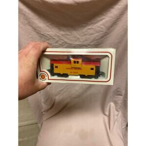 Bachmann HO Scale Union Pacific 36' Wide Vision Caboose Car UP 25743 train